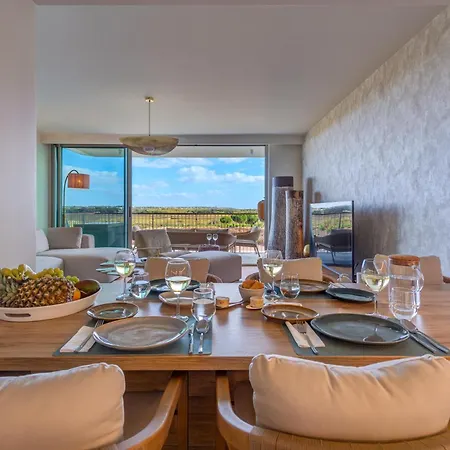 Blue Well Being Beachfront Pool And Raia - By Bedzy Apartmán *