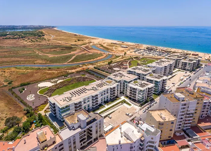 Blue Well Being Beachfront Pool And Raia - By Bedzy Armação de Pêra