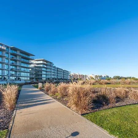 Blue Well Being Beachfront Pool And Raia - By Bedzy Daire Armação de Pêra