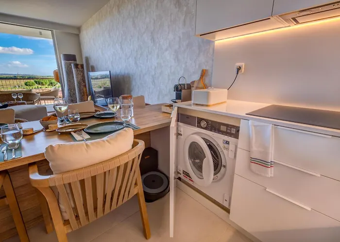 Blue Well Being Beachfront Pool And Raia - By Bedzy Διαμέρισμα Armação de Pêra