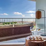 Апартаменты Blue Well Being Beachfront Pool And Raia - By Bedzy Армасан-де-Пера